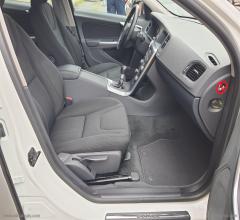 Auto - Volvo v60 drive