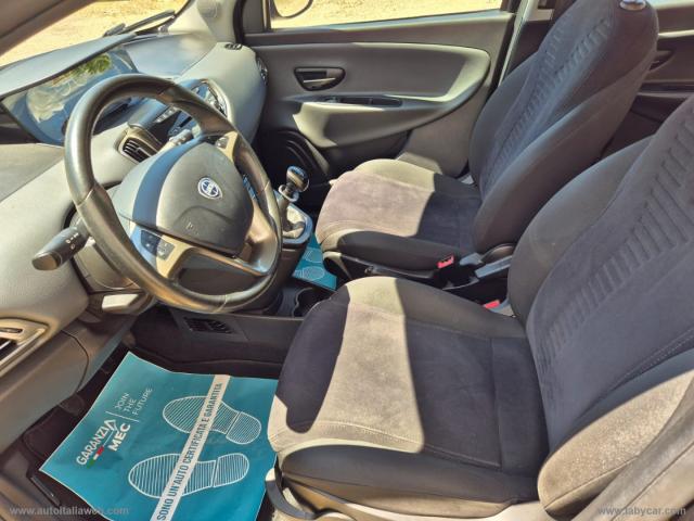 Auto - Lancia ypsilon 1.2 69 cv 5p. gpl ecochic gold
