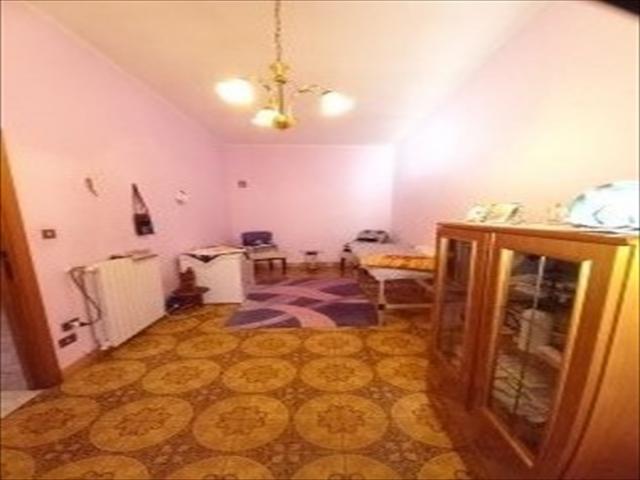 Appartamenti in Vendita - Casa indipendente in vendita a usini centro