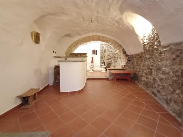 Appartamenti in Vendita - Casa indipendente in vendita a sedini centro storico