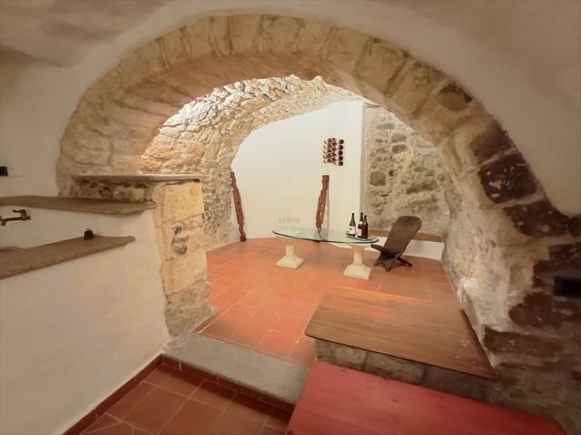 Appartamenti in Vendita - Casa indipendente in vendita a sedini centro storico