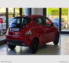 Auto - Lancia ypsilon 1.0 firefly 5ps&s hyb. eco silv.