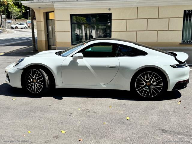 Auto - Porsche 911 carrera