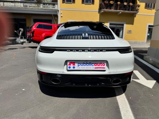Auto - Porsche 911 carrera