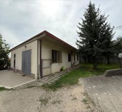 Appartamenti in Vendita - Casa indipendente in vendita a san valentino in abruzzo citeriore semicentro