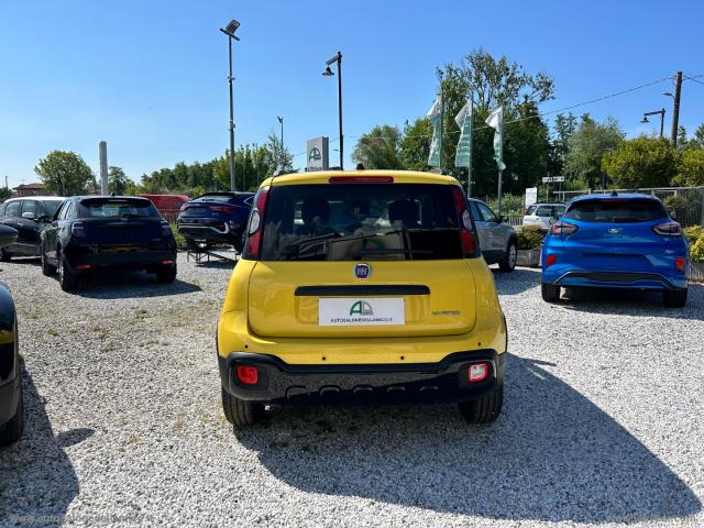 Auto - Fiat panda 1.0 hybrid pandina