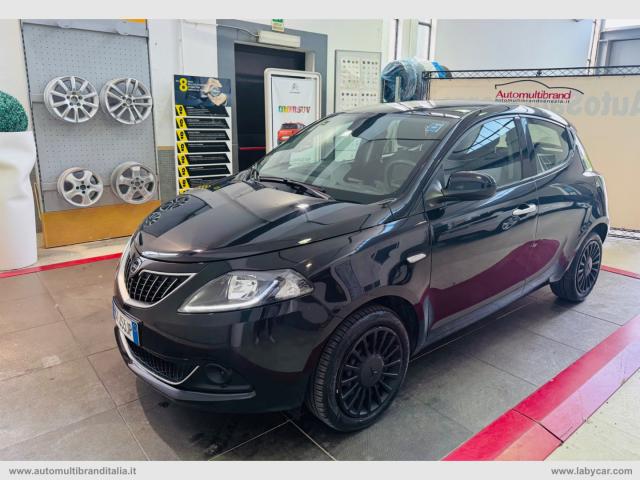 Auto - Lancia ypsilon 1.0 firefly 5p.s&s hybrid silver . a.ferr.