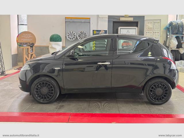 Auto - Lancia ypsilon 1.0 firefly 5p.s&s hybrid silver . a.ferr.