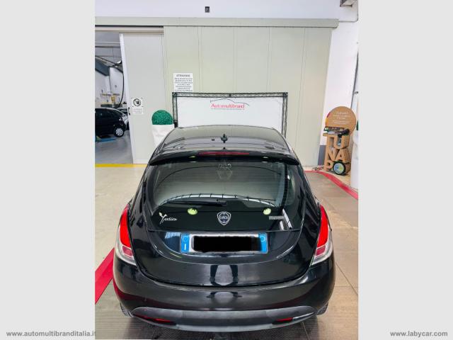 Auto - Lancia ypsilon 1.0 firefly 5p.s&s hybrid silver . a.ferr.