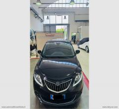 Auto - Lancia ypsilon 1.0 firefly 5p.s&s hybrid silver . a.ferr.