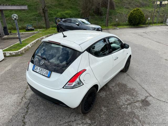 Auto - Lancia ypsilon 1.0 firefly 5p.s&s hyb. eco a.f.