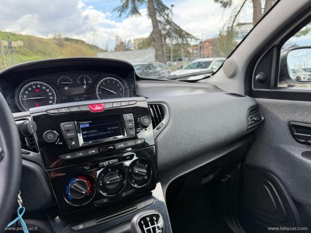 Auto - Lancia ypsilon 1.0 firefly 5p.s&s hyb. eco a.f.