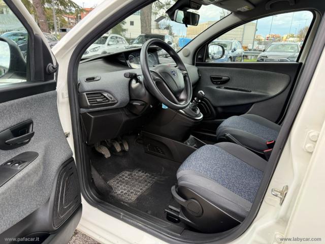 Auto - Lancia ypsilon 1.0 firefly 5p.s&s hyb. eco a.f.