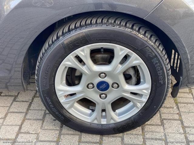 Auto - Ford fiesta 1.4 5p. bz.- gpl titanium