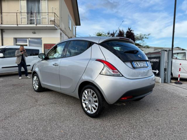Auto - Lancia ypsilon 1.2 69 cv 5p. s&s silver