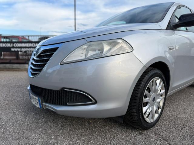 Auto - Lancia ypsilon 1.2 69 cv 5p. s&s silver