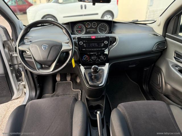 Auto - Lancia ypsilon 1.2 69 cv 5p. s&s silver