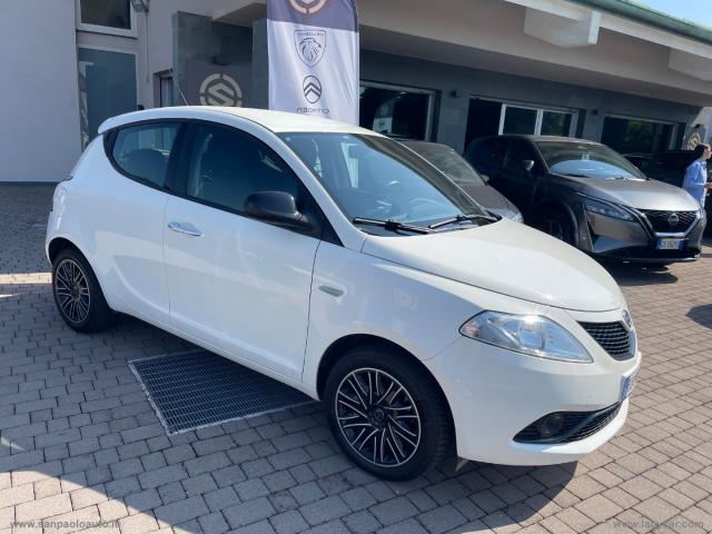 Auto - Lancia ypsilon 1.2 69 cv 5p. gold