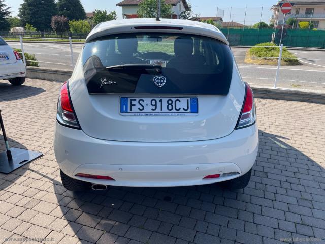 Auto - Lancia ypsilon 1.2 69 cv 5p. gold