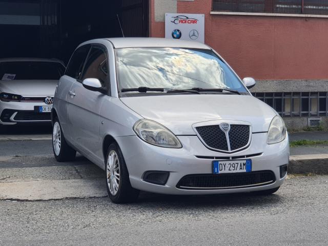 Lancia ypsilon 1.2 argento