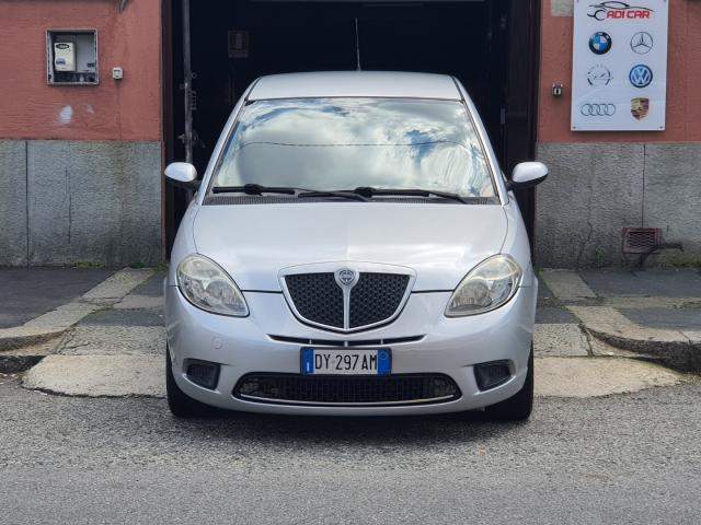 Auto - Lancia ypsilon 1.2 argento