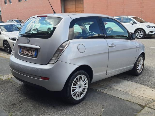 Auto - Lancia ypsilon 1.2 argento