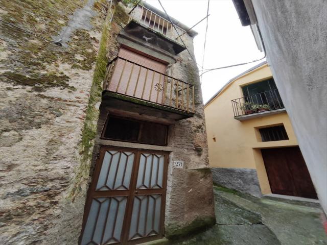 Appartamenti in Vendita - Casa indipendente in vendita a marzi centro storico