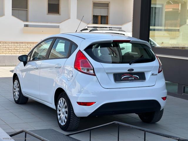 Auto - Ford fiesta 1.4 5p. bz.- gpl titanium