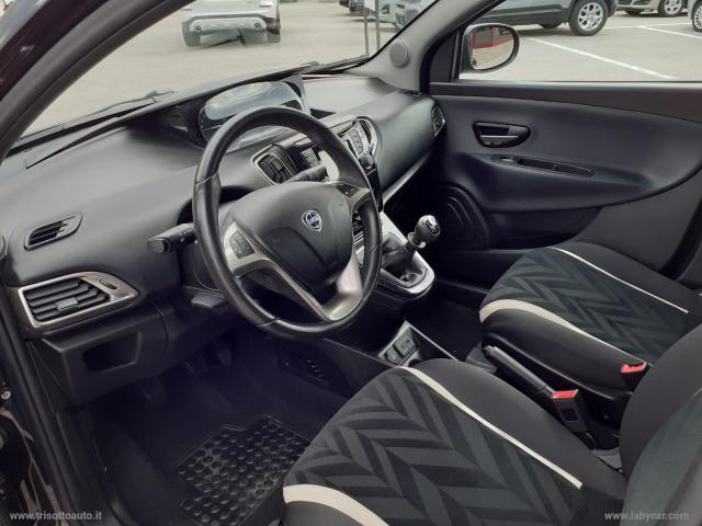 Auto - Lancia ypsilon 1.2 69 cv 5p. gold