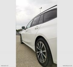 Auto - Bmw 318d touring business advantage aut.