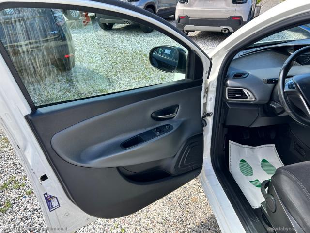 Auto - Lancia ypsilon 1.2 69 cv 5p. gpl ecochic 30th a
