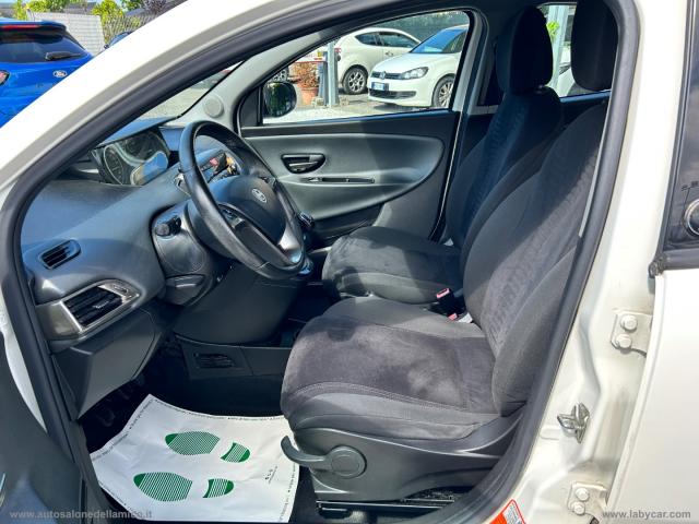 Auto - Lancia ypsilon 1.2 69 cv 5p. gpl ecochic 30th a