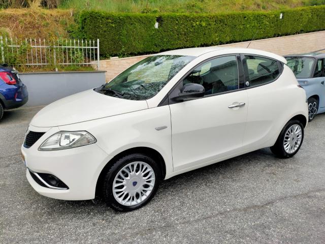 Auto - Lancia ypsilon 1.2 69 cv 5p. gpl ecochic gold
