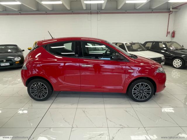 Auto - Lancia ypsilon 1.2 69 cv 5p. gpl ecochic silver