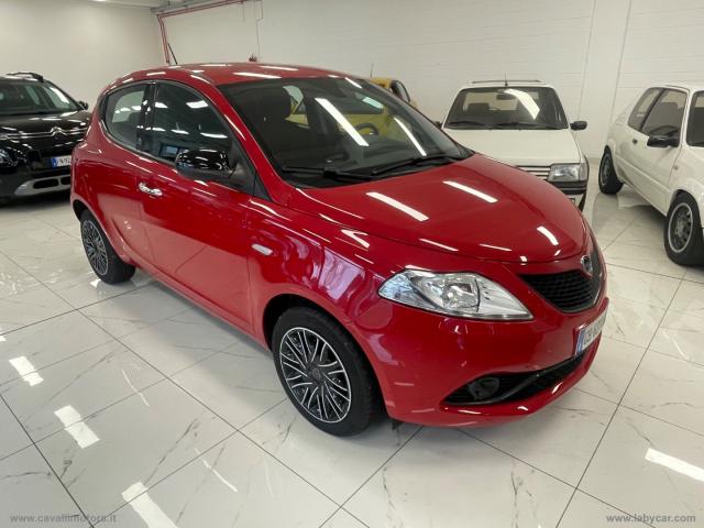 Auto - Lancia ypsilon 1.2 69 cv 5p. gpl ecochic silver