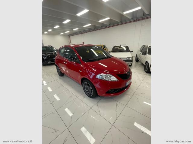Auto - Lancia ypsilon 1.2 69 cv 5p. gpl ecochic silver