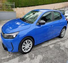 Auto - Opel corsa 1.2 edition