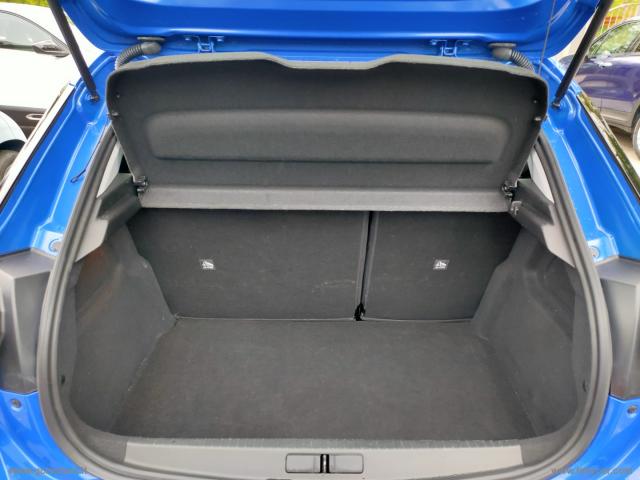Auto - Opel corsa 1.2 edition
