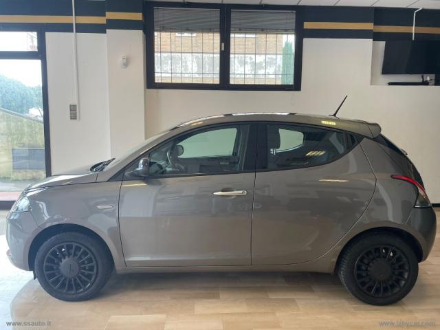 Auto - Lancia ypsilon 1.0 firefly 5p.s&s hyb. eco a.f.