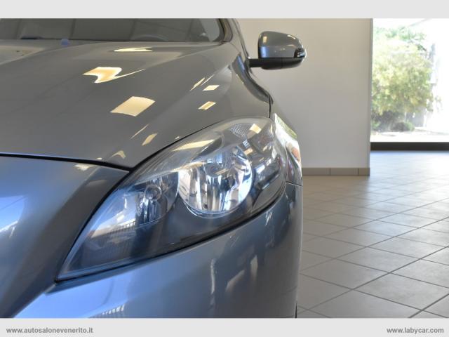 Auto - Volvo v40 d2 1.6 summum