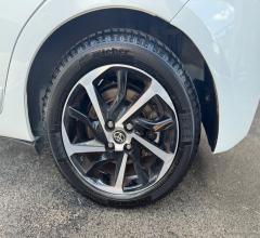Auto - Toyota yaris 1.5 hybrid 5p. style