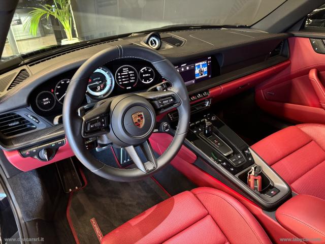 Auto - Porsche 911 carrera 4 gts