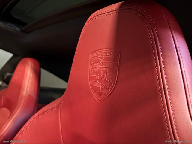 Auto - Porsche 911 carrera 4 gts