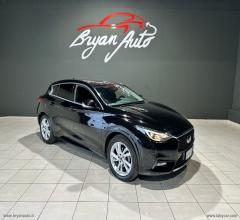 Auto - Infiniti q30 1.5d premium tech gallery white