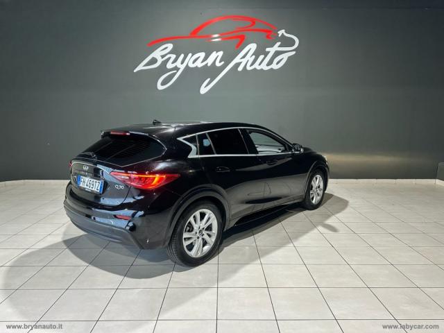 Auto - Infiniti q30 1.5d premium tech gallery white