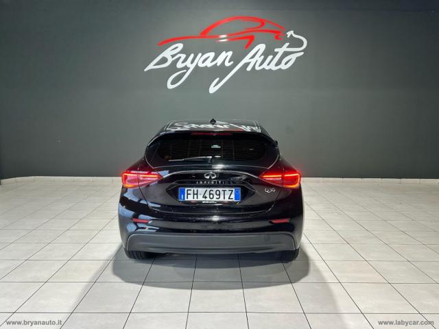 Auto - Infiniti q30 1.5d premium tech gallery white