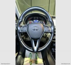 Auto - Infiniti q30 1.5d premium tech gallery white
