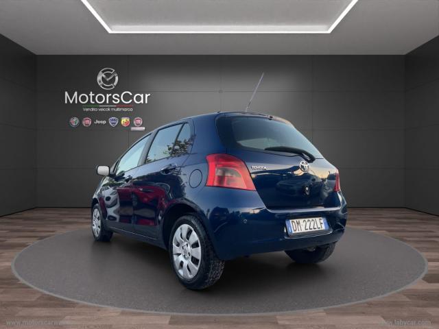 Auto - Toyota yaris 1.0 5p.