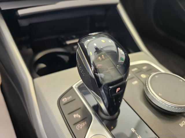 Auto - Bmw 318d touring business advantage aut.