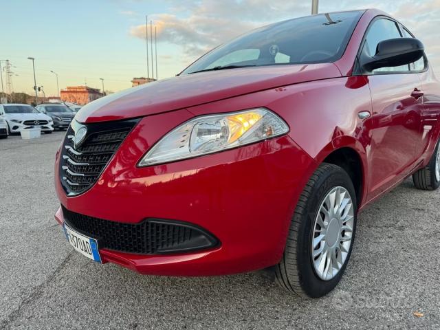 Auto - Lancia ypsilon 0.9 t.air 85cv 5p.met.ec.elef.